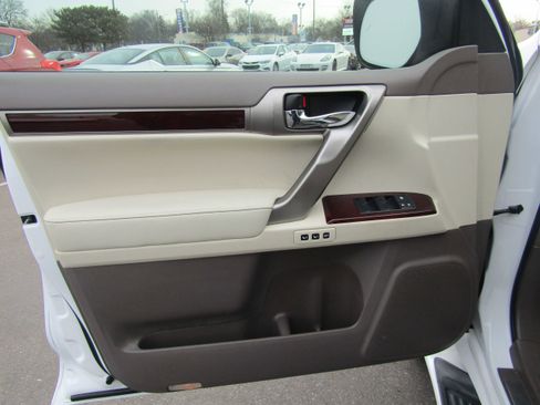 Used 2016 Lexus GX 460 w/ Premium Package image 9