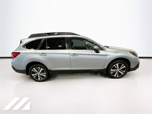Used 2019 Subaru Outback 2.5i Limited w/ Popular Package #2 image 4
