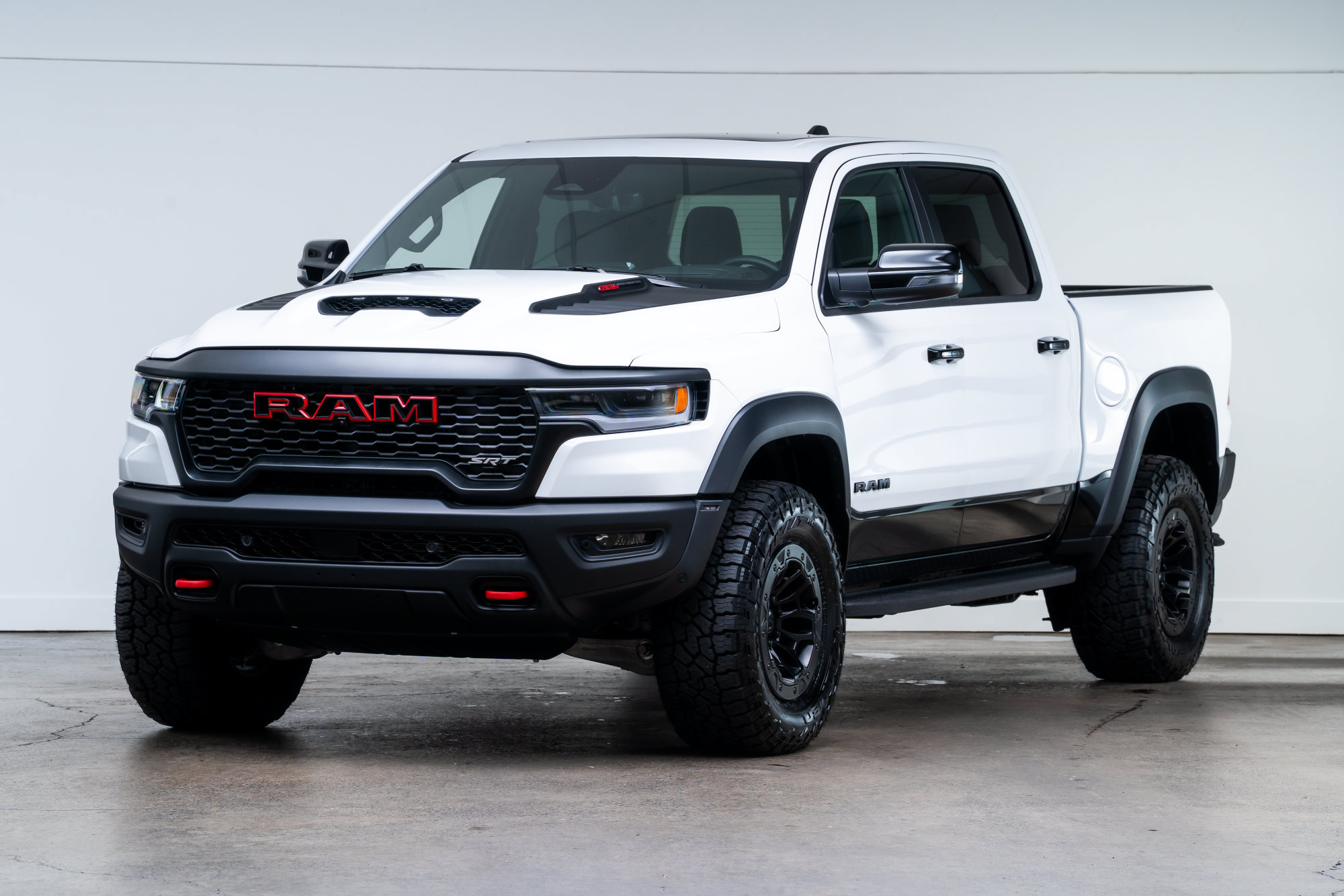 Used 2027 RAM 1500 4x4 Crew Cab image 3
