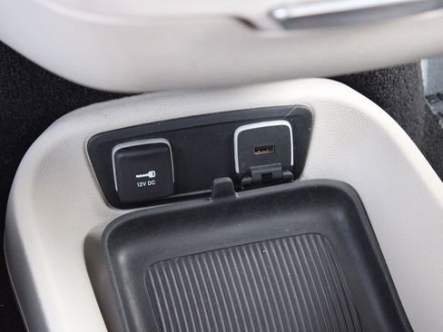 Used 2019 Chrysler Pacifica Touring-L image 45