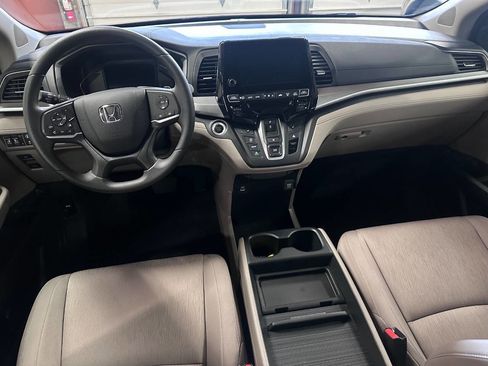 Used 2024 Honda Odyssey EX image 8