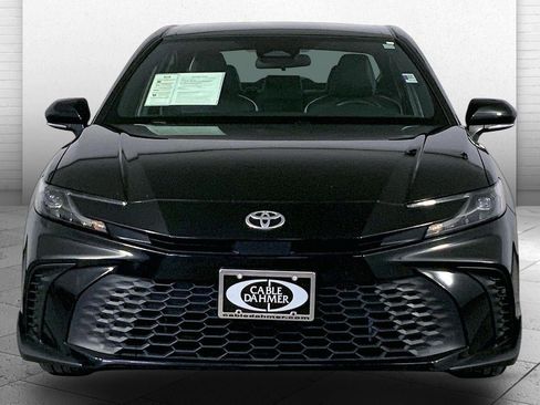 Used 2025 Toyota Camry SE image 2