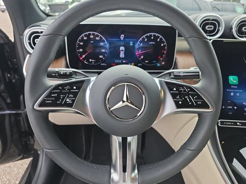 Used 2025 Mercedes-Benz GLC 300 4MATIC image 25