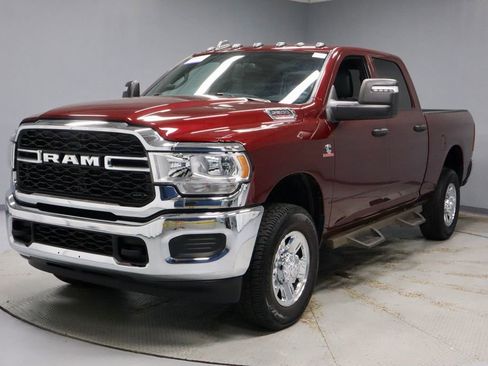 Used 2024 RAM 2500 Tradesman w/ Chrome Appearance Group AWD/4WD image 6