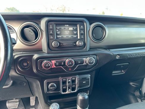 Used 2018 Jeep Wrangler Unlimited Sport S image 15