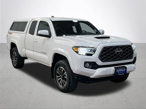 Used 2021 Toyota Tacoma TRD Sport w/ TRD Premium Sport Package AWD/4WD image 8