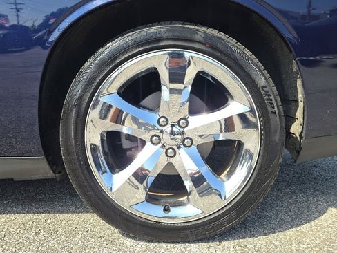 Used 2013 Dodge Challenger R/T RWD image 9