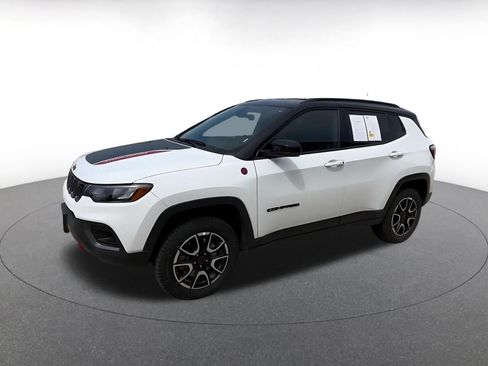 Used 2025 Jeep Compass Trailhawk AWD/4WD image 8