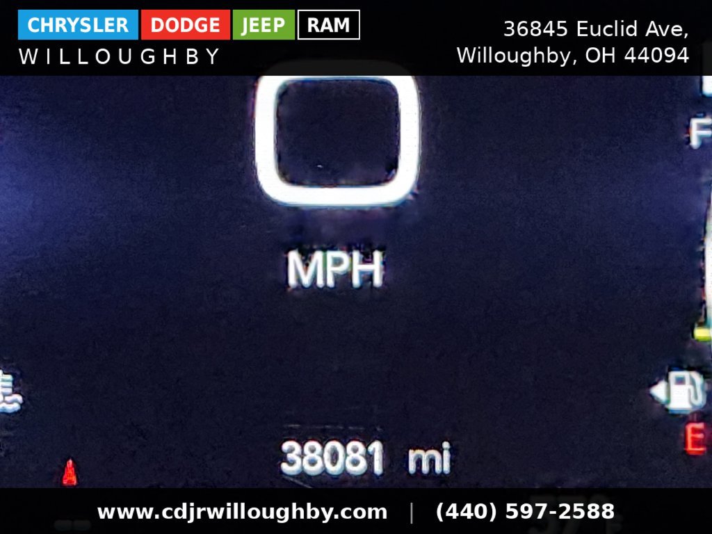 Used 2023 Chrysler Pacifica Touring-L AWD/4WD image 19