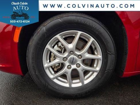 Used 2024 Chrysler Pacifica Touring-L image 23