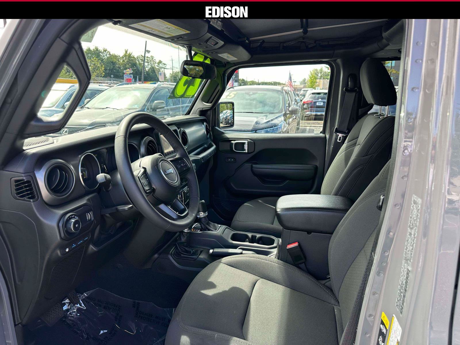 Used 2023 Jeep Wrangler Unlimited AWD/4WD image 14