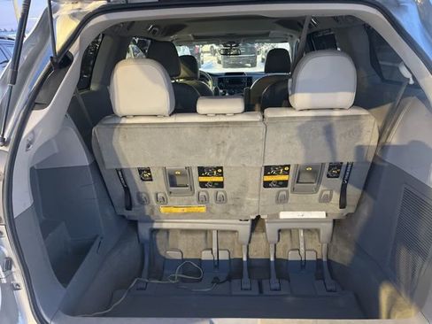 Used 2014 Toyota Sienna Limited image 18