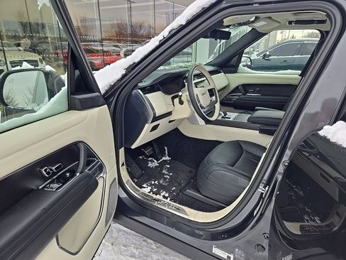 Used 2024 Land Rover Range Rover Long Wheelbase Autobiography image 16