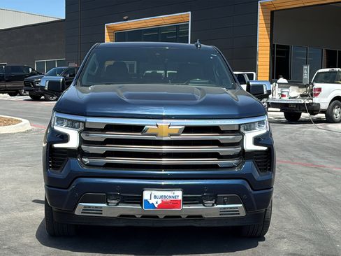 Used 2022 Chevrolet Silverado 1500 High Country w/ High Country Premium Package image 2