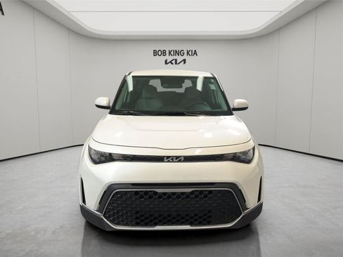 Used 2025 Kia Soul LX w/ LX Technology Package FWD image 8