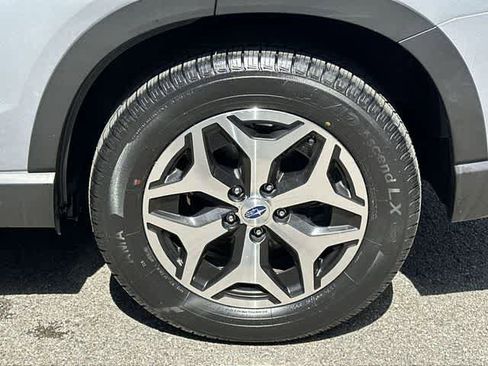 Certified 2023 Subaru Forester Premium AWD/4WD image 5