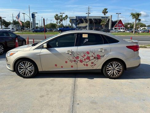 Used 2018 Ford Focus Titanium FWD image 2