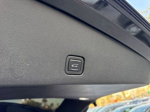 Used 2022 Cadillac XT6 Premium Luxury image 30