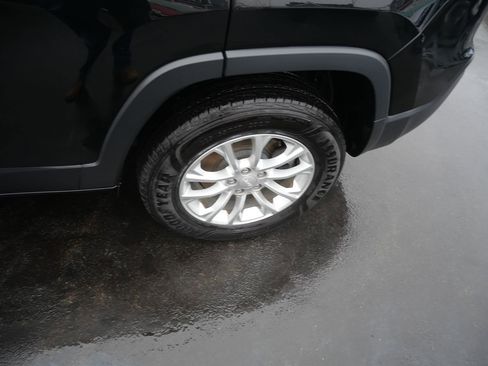 Used 2019 Jeep Cherokee Latitude w/ Cold Weather Group image 35