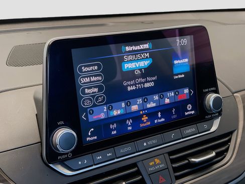 Used 2024 Nissan Altima 2.5 SV image 10