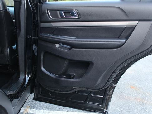 Used 2018 Ford Explorer XLT w/ Equipment Group 202A image 17