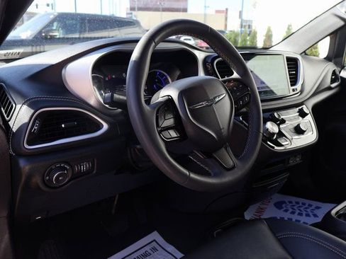Used 2024 Chrysler Pacifica Limited FWD image 22