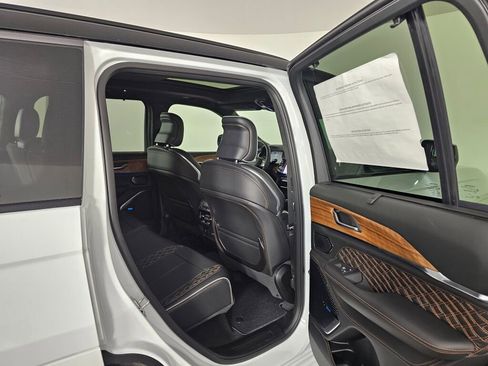 New 2026 Jeep Grand Cherokee Summit w/ Obsidian Package AWD/4WD image 36