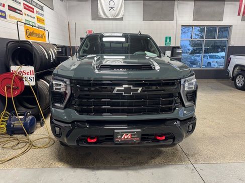 Used 2025 Chevrolet Silverado 2500 LT w/ Trail Boss Package image 2