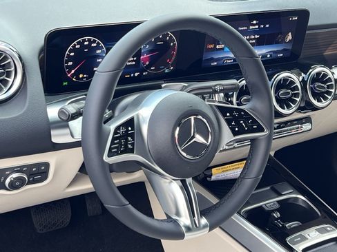 New 2026 Mercedes-Benz GLB 250 4MATIC image 21
