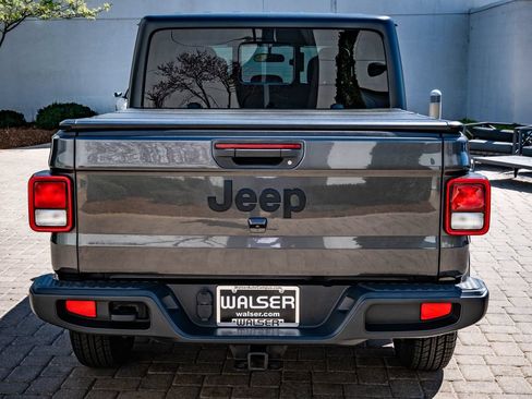 Used 2023 Jeep Gladiator Sport AWD/4WD image 7