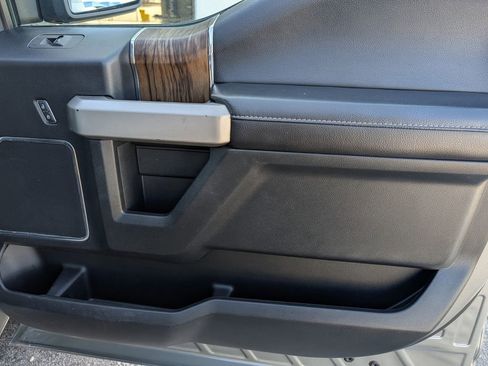 Used 2019 Ford F150 Lariat image 37