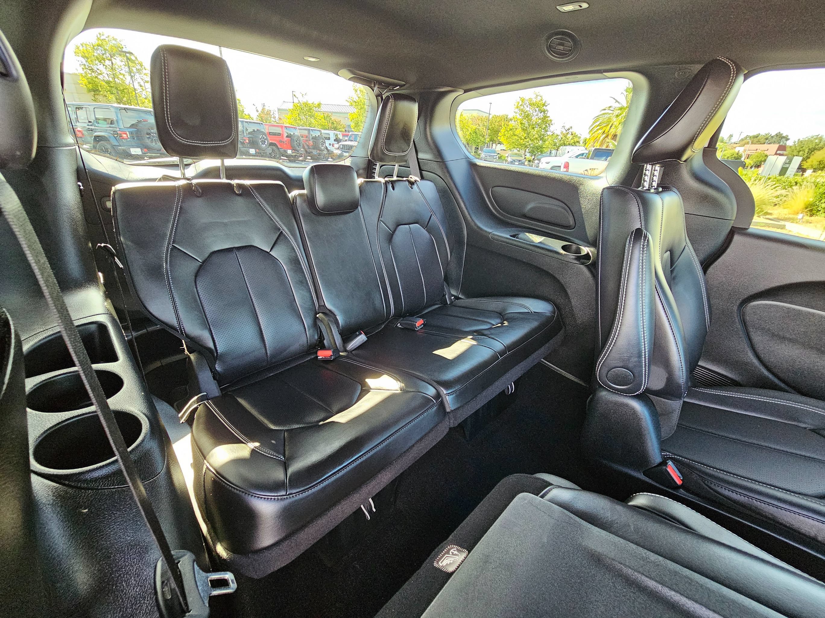 Used 2024 Chrysler Pacifica Limited FWD image 34
