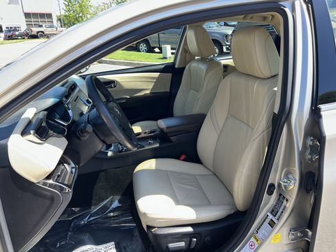 Used 2014 Toyota Avalon XLE Touring FWD image 13