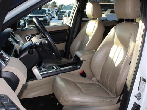 Used 2016 Land Rover Discovery Sport HSE image 17