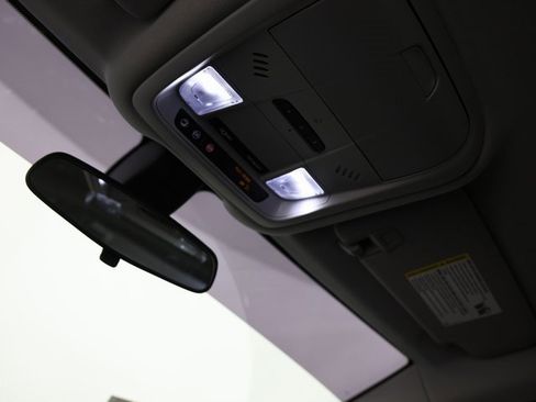 Used 2019 Chevrolet Equinox LT image 18