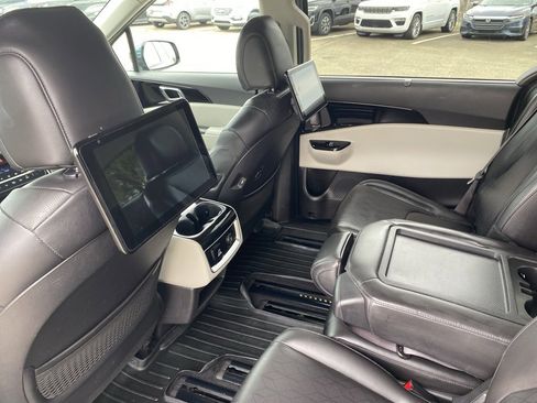 Used 2022 Kia Carnival SX image 23