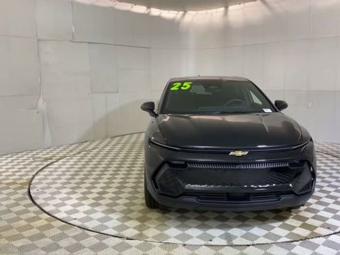 Used 2025 Chevrolet Equinox EV LT image 3
