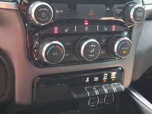Used 2022 RAM 1500 Big Horn AWD/4WD image 16