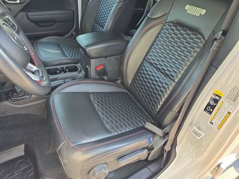 Used 2022 Jeep Wrangler Unlimited Rubicon w/ Xtreme Recon 35" Tire Package AWD/4WD image 14