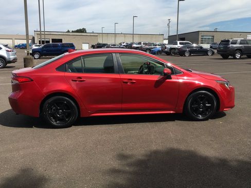 Used 2021 Toyota Corolla LE FWD image 8