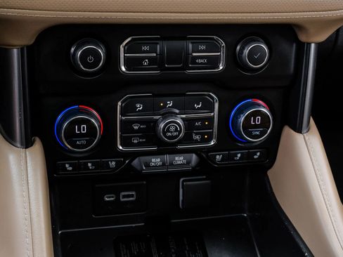 Used 2021 Chevrolet Suburban Premier w/ Texas Edition RWD image 34