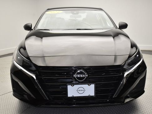 Used 2024 Nissan Altima 2.5 SV AWD/4WD image 2