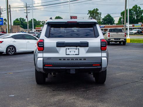 Used 2025 Toyota 4Runner SR5 AWD/4WD image 6