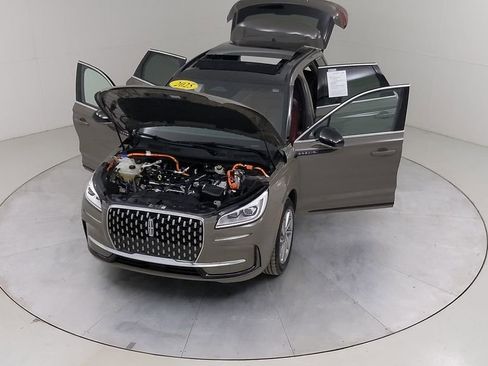 Used 2025 Lincoln Corsair Grand Touring w/ Towing Package image 45