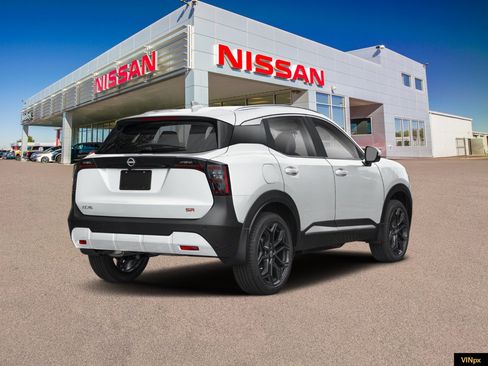 New 2026 Nissan Kicks SR AWD/4WD image 2