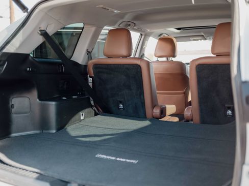 Used 2019 Toyota Highlander Limited w/ Carpet Mat Package (TMS) FWD image 13