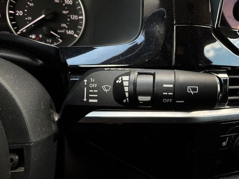 Used 2025 Nissan Pathfinder SV FWD image 38