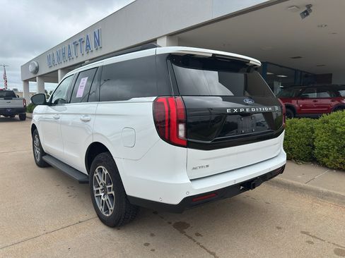 Used 2025 Ford Expedition Active AWD/4WD image 11