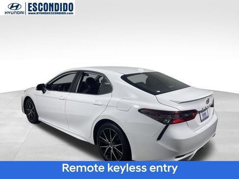 Used 2023 Toyota Camry SE image 4