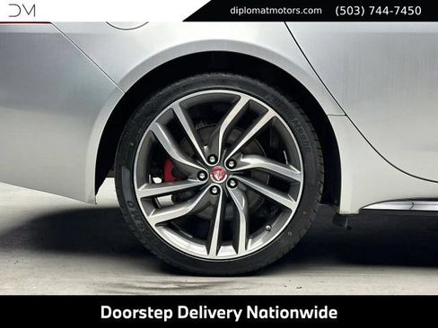 Used 2018 Jaguar XF S RWD image 42